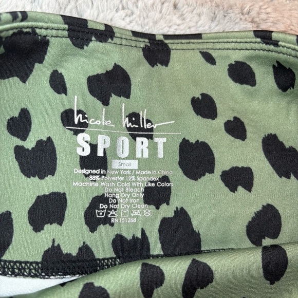 Nicole Miller Sport Small Green Leopard Print Biker Shorts Athleisure Active Gym - Picture 3 of 5